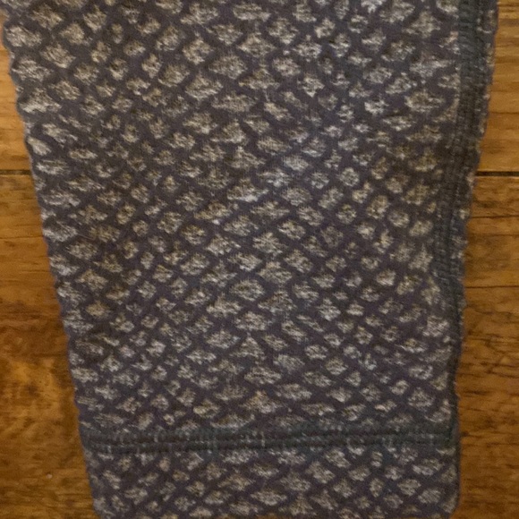 Under Armour All Season Gear Alligator Patten Leggings - Picture 4 of 6